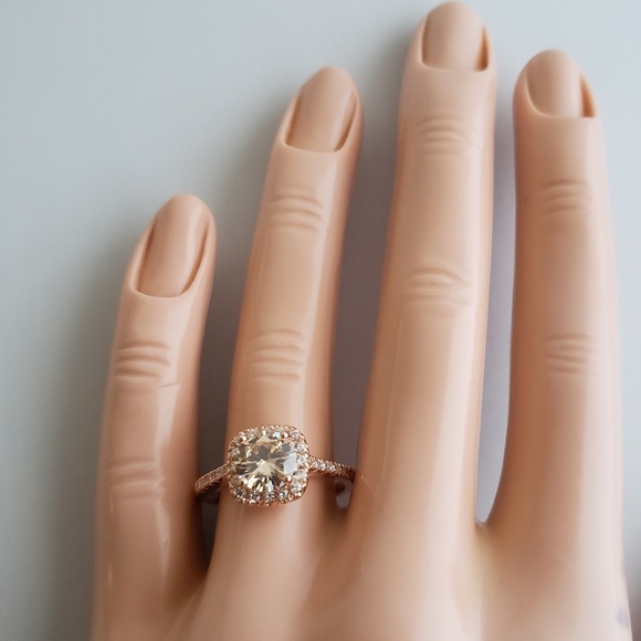 18k Morganite Ring - Picture 7 of 8